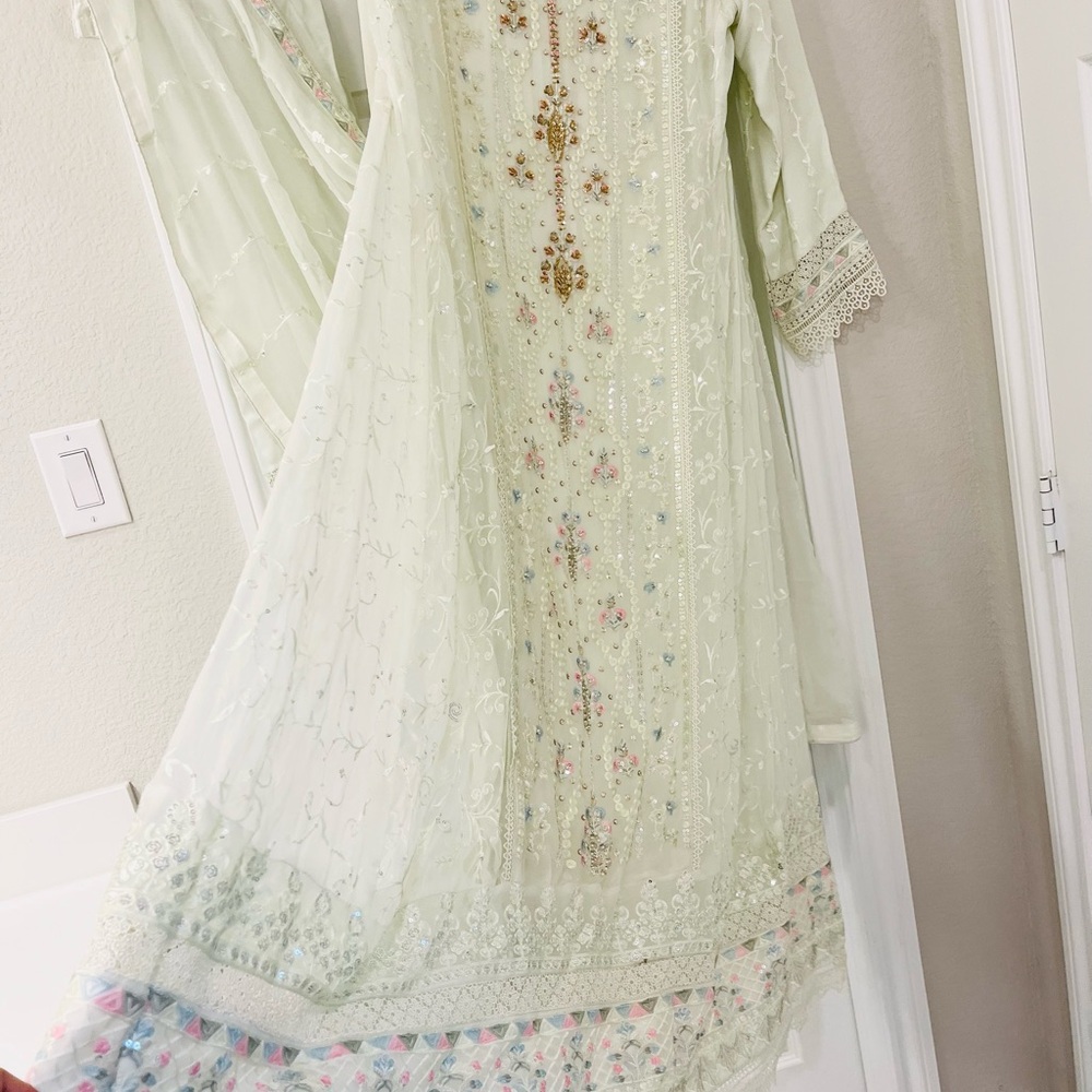 Agha noor dress medium - Picture 4 of 11